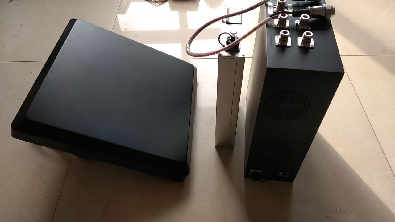 5G短信群发设备零件组装