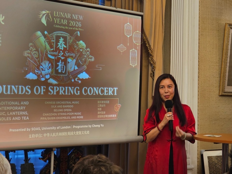 伦敦大学亚非学院中国音乐系教授程玉介绍新春活动。 徐量摄