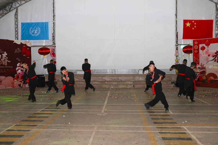 蒙古舞《奔腾》。韩瑞田摄