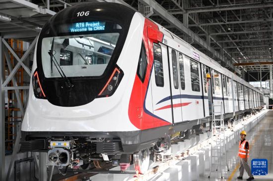 这是2月3日在马来西亚柔佛州跨国轨道交通项目柔新捷运系统（RTS）列车段场内拍摄的列车。新华社记者 程一恒 摄