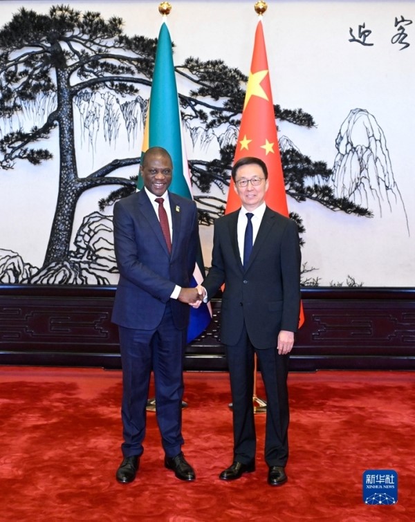 2023年11月3日,中国国家副主席韩正在北京会见南非副总统马沙蒂莱,并共同主持召开中南国家双边委员会第八次全体会议。图片来源:新华社