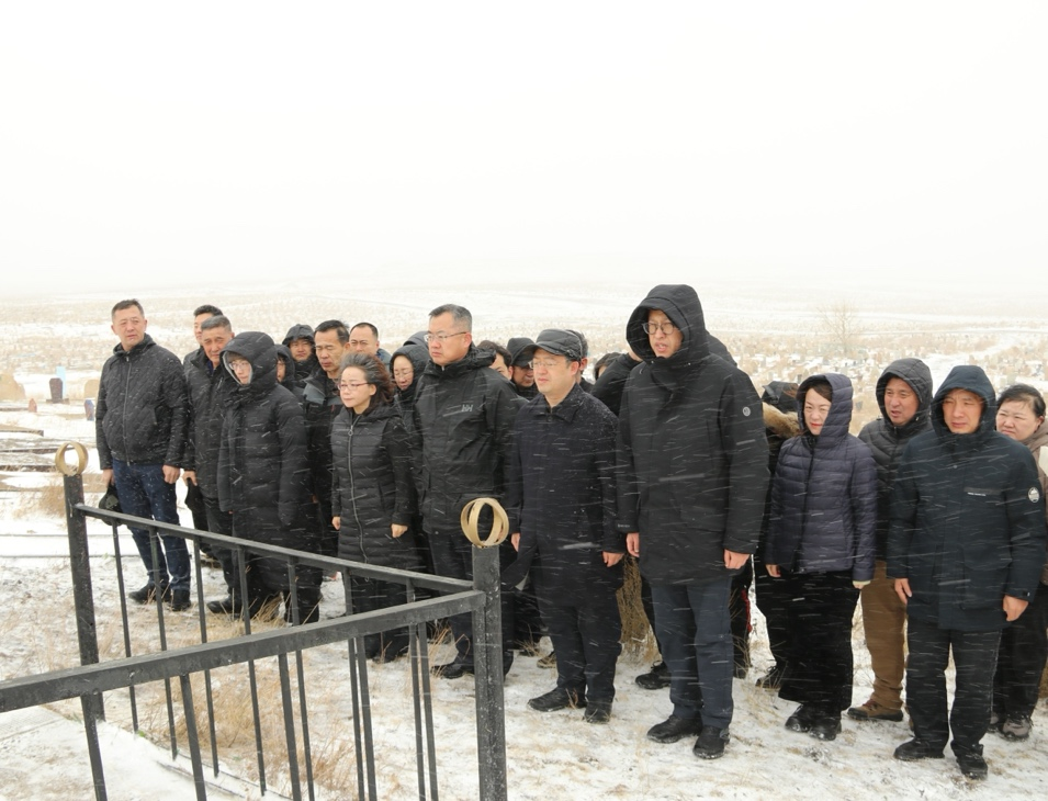 中国驻蒙古国大使馆祭奠毛家义参赞。赵鸿宇摄